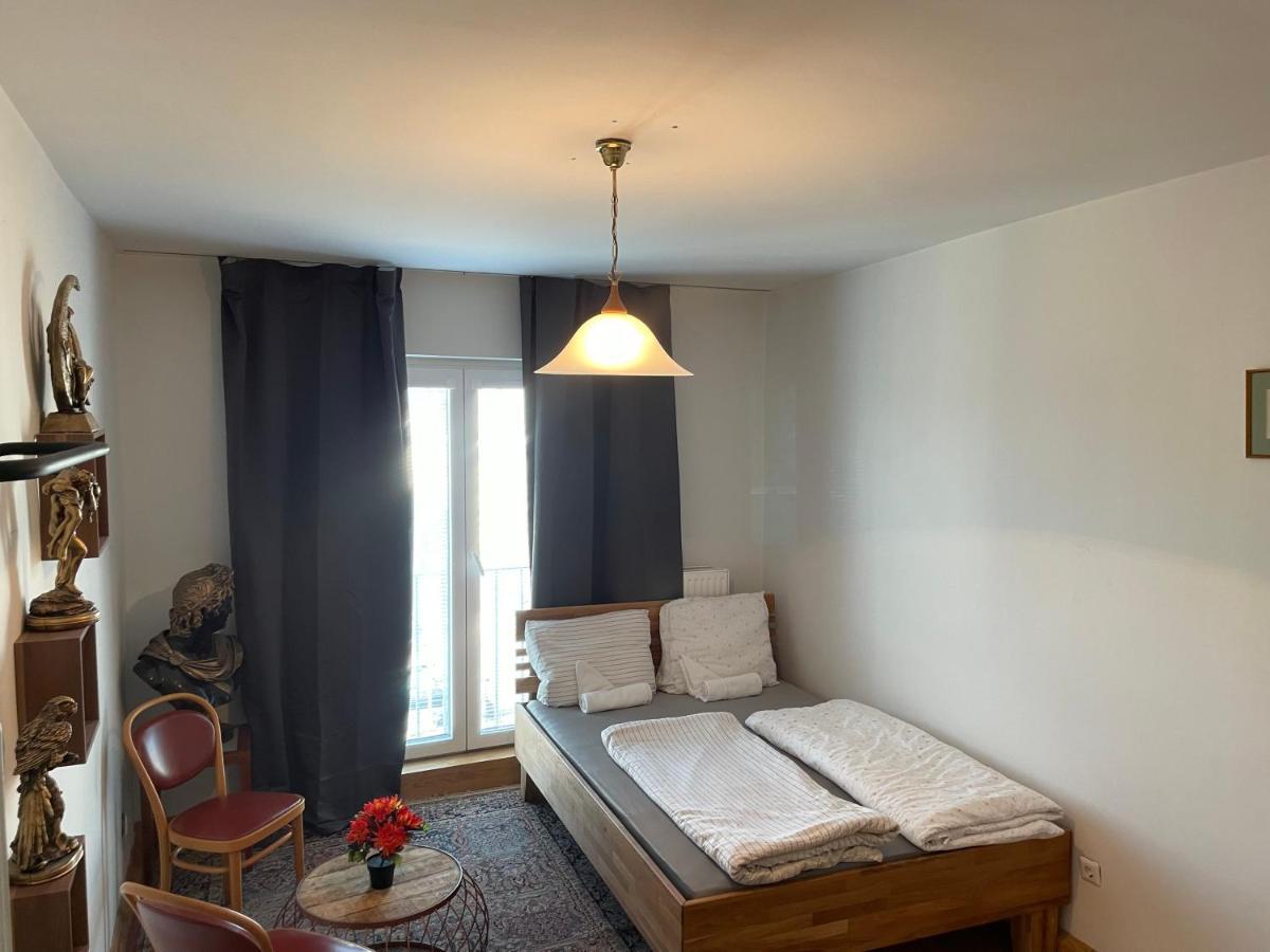 In Center Near U6,u3 And Westbahnhof Alloggio in famiglia *